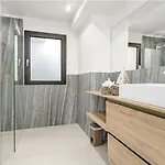 Bellavista Apartment *